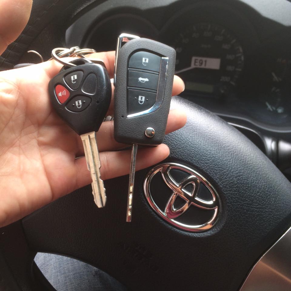 Cách xử lý các trường hợp đáng tiếc khi chìa khóa xe ô tô hết pin.